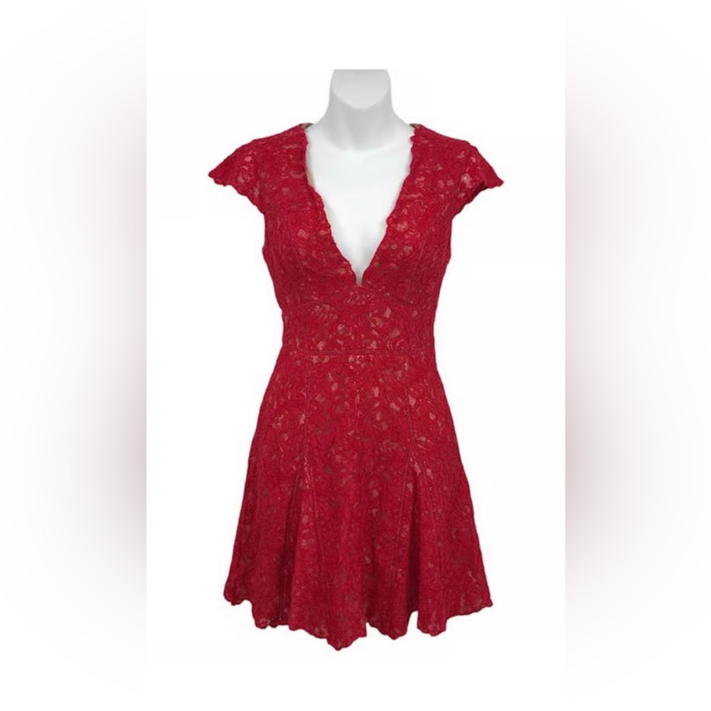 Stylestalker Visions Sheer Lace Skater Dress XS Cap Sleeve V-Neck Scallop Trim